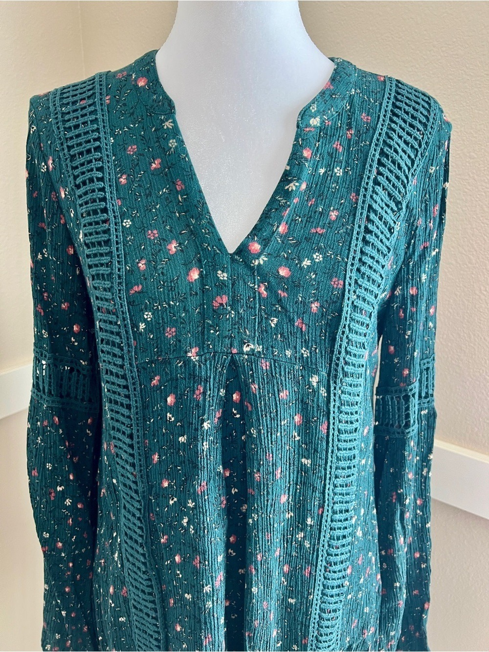 Knox Rose Hunter Green Ditsy Floral Boho Bishop Sleeve Mini Dress - Size M - Picture 3 of 8